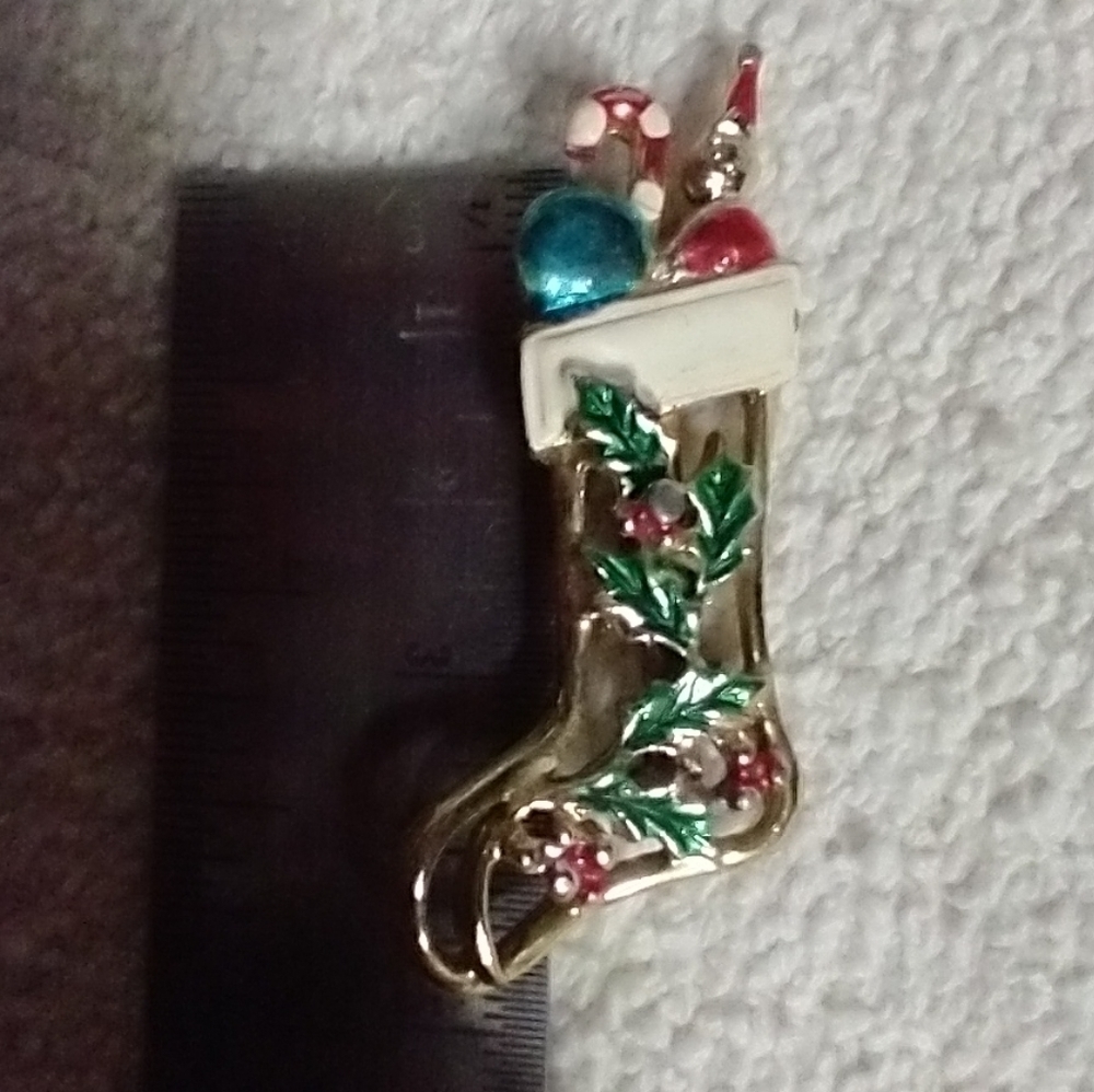 Goldtone Christmas ⛄ 🎁 stocking brooch christian catholic religious
